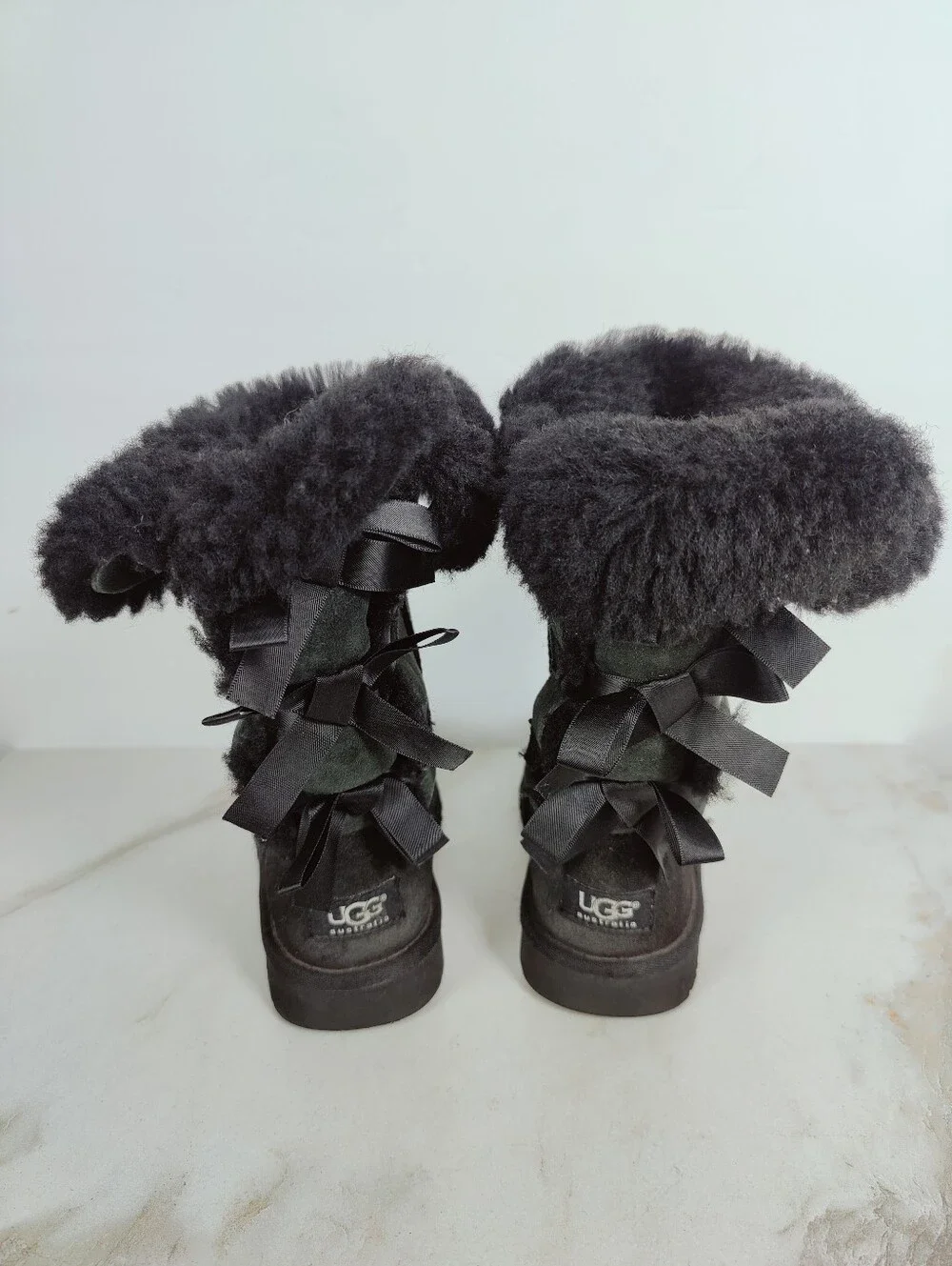 UGG Girls' Bailey Bow Black Suede Shearling Boots, Sz 3